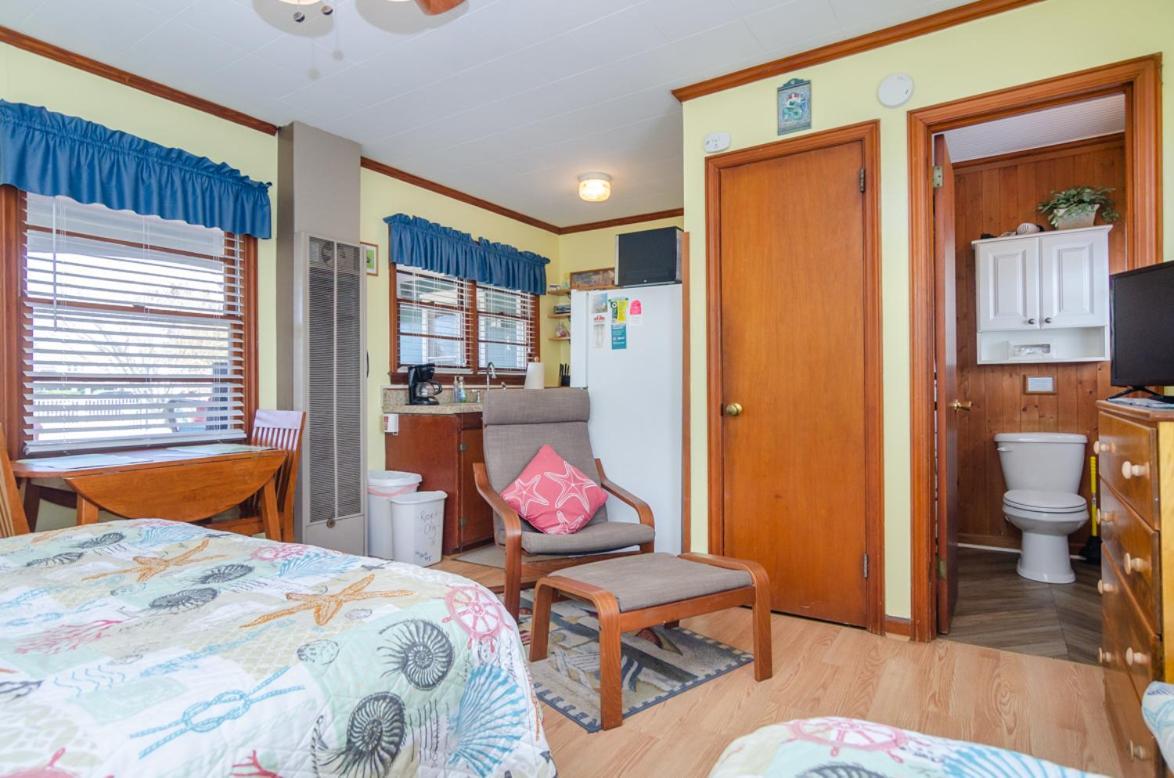 The Pelican Hidden Treasure Inn Room 2 By Bryant Real Estate Kure Beach Bagian luar foto